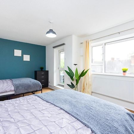 Excel O2 Stunning Large 3 Bedroom Apartment With Balcony Londen Buitenkant foto
