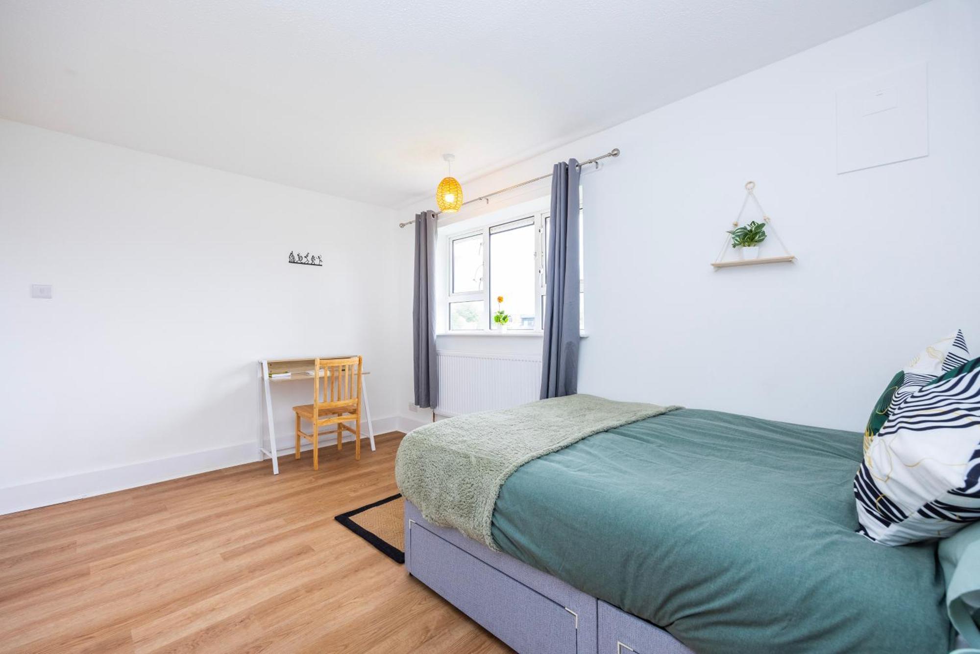 Excel O2 Stunning Large 3 Bedroom Apartment With Balcony Londen Buitenkant foto