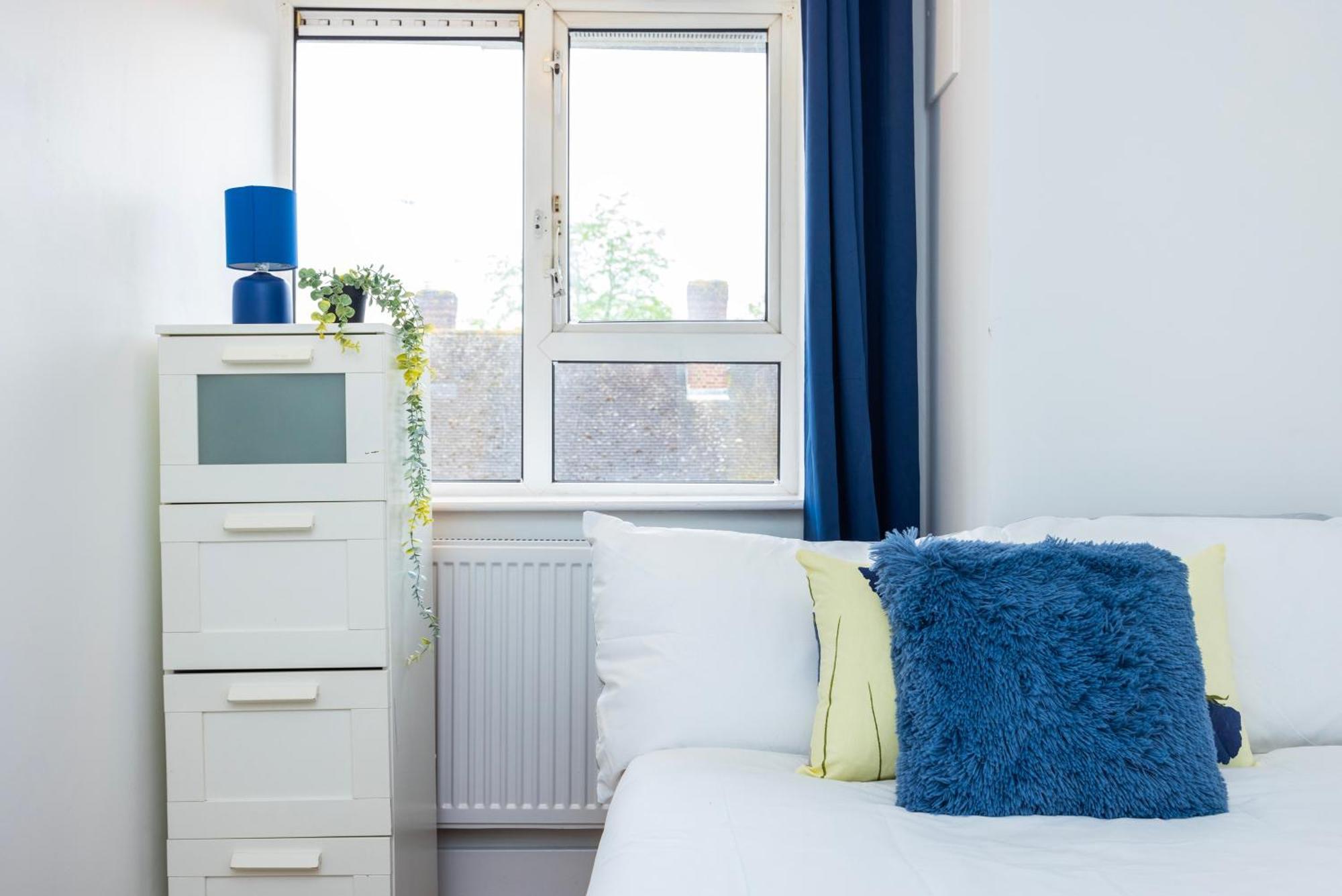 Excel O2 Stunning Large 3 Bedroom Apartment With Balcony Londen Buitenkant foto