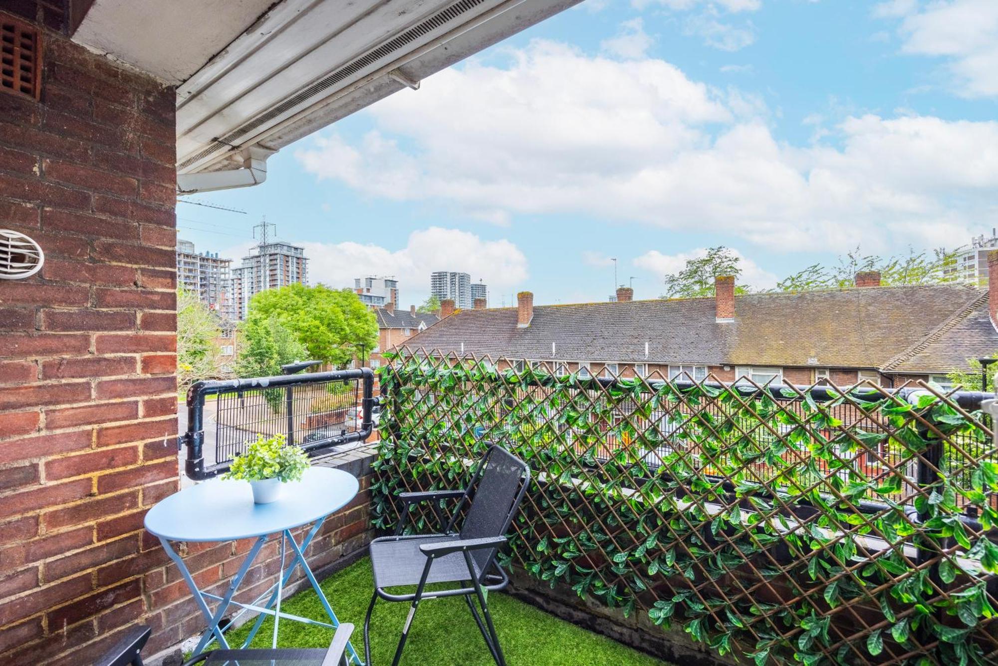 Excel O2 Stunning Large 3 Bedroom Apartment With Balcony Londen Buitenkant foto